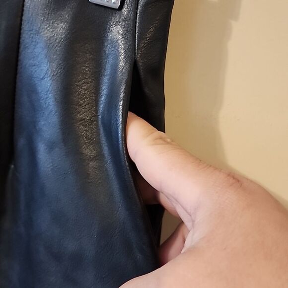 Beautiful faux leather skirt NWT - Picture 3 of 4
